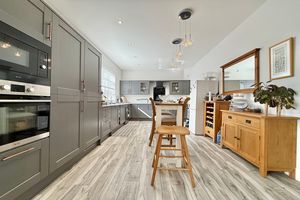 18' Kitchen/Breakfast Room- click for photo gallery